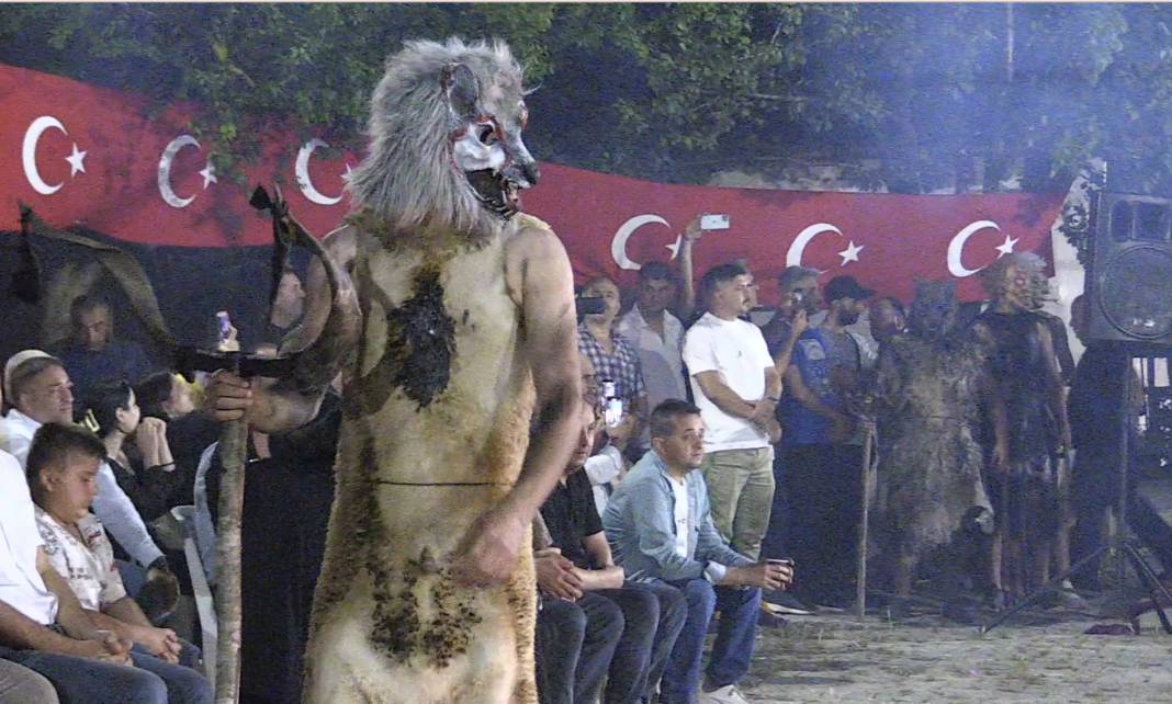 Bursa'da 200 yıllık bayram geleneği; 'Deliler' birliği anıldı 2